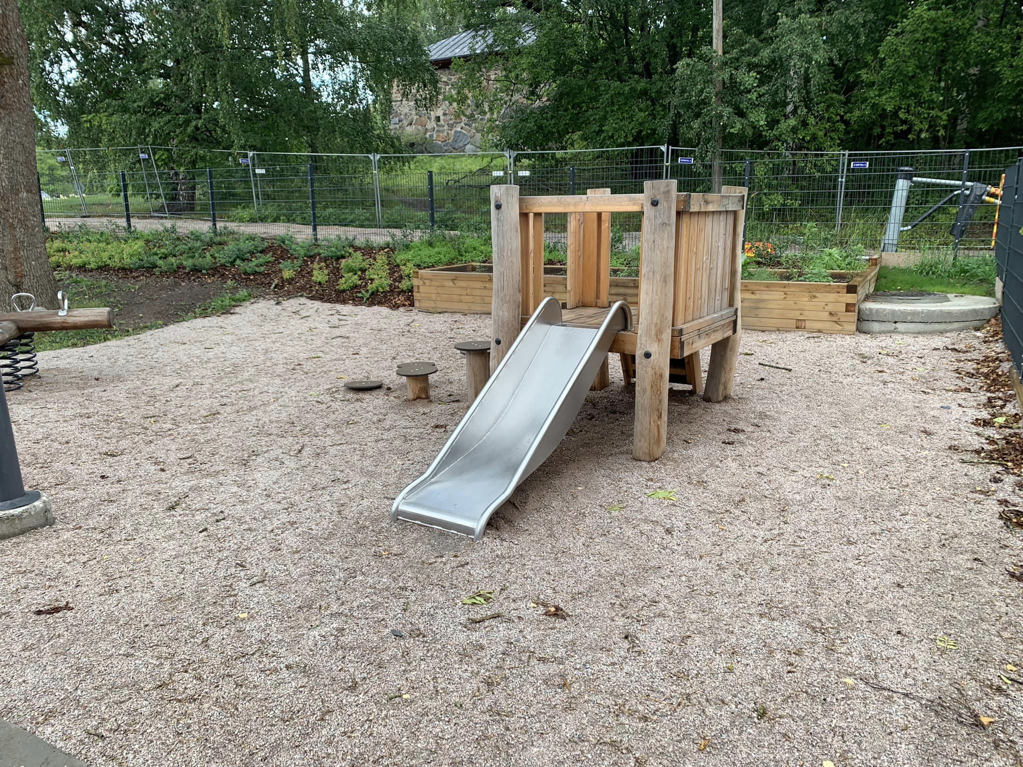 Leikkikentän rakentaminen